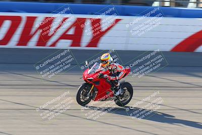 media/Jan-21-2022-Fastrack Riders (Fri) [[90b5309cc6]]/Level 1/Session 1 Front Straight/